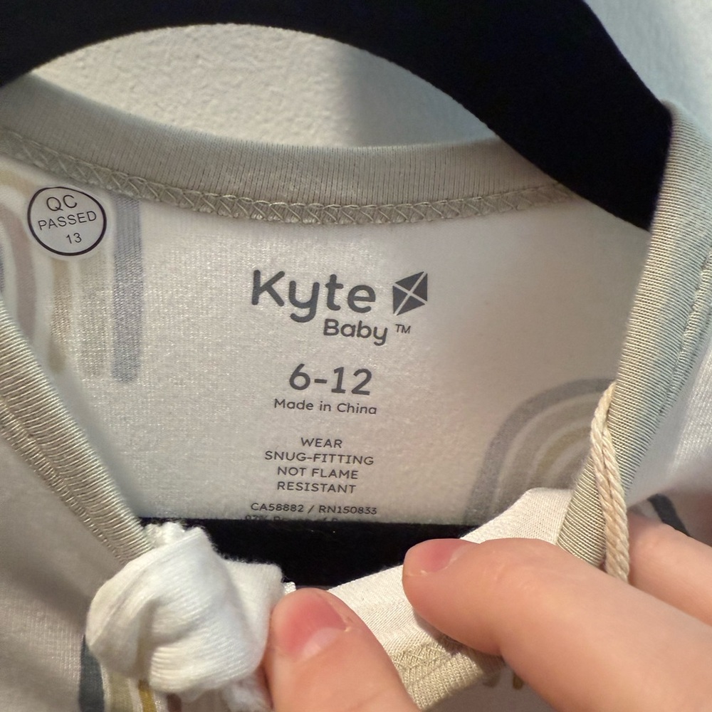Kyte Baby Footie- Rainbow - Picture 3 of 3